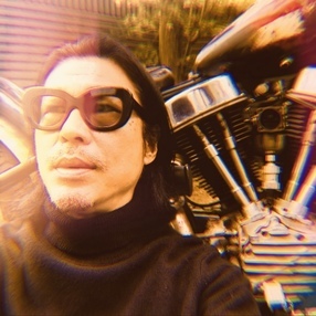 素材が煌めく、Curly Giraffeのクリエイティブ | BIG UP!zine